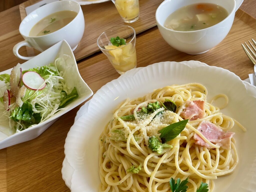 安曇野Cafe氷室さんのカルボナーラセット