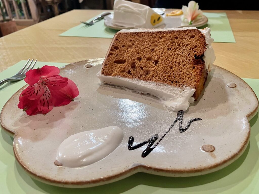 安曇野はなぐるま」さんのキャラメルシフォンケーキ